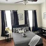 Cozy Home Located In A Prime Area.